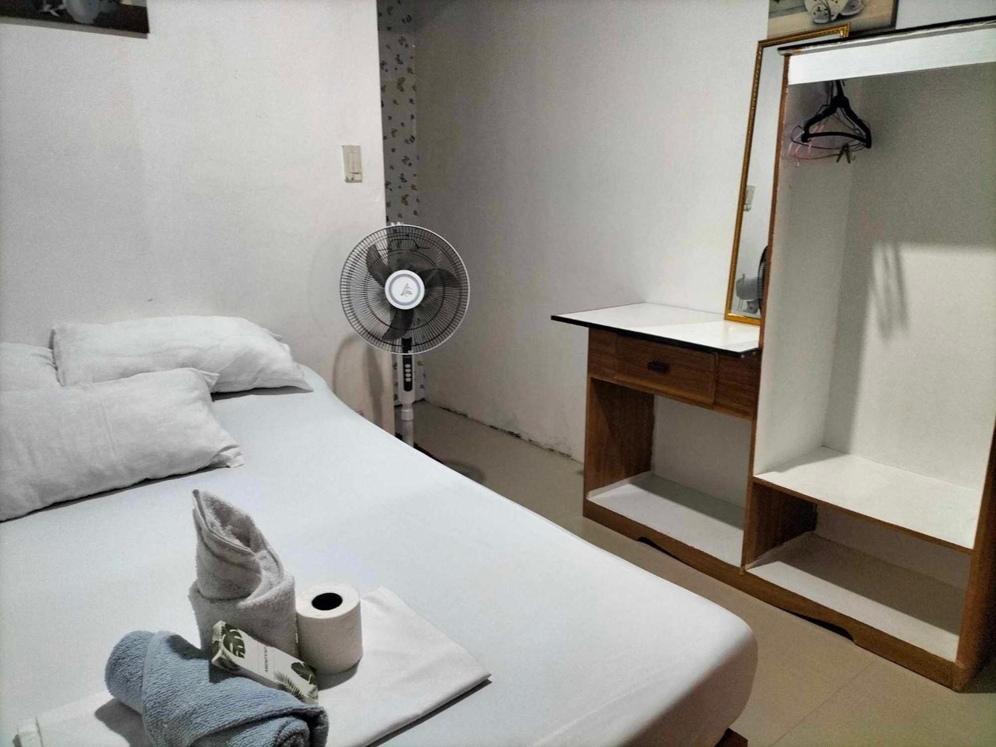 Brenmariel Tourist Inn 爱妮岛 外观 照片