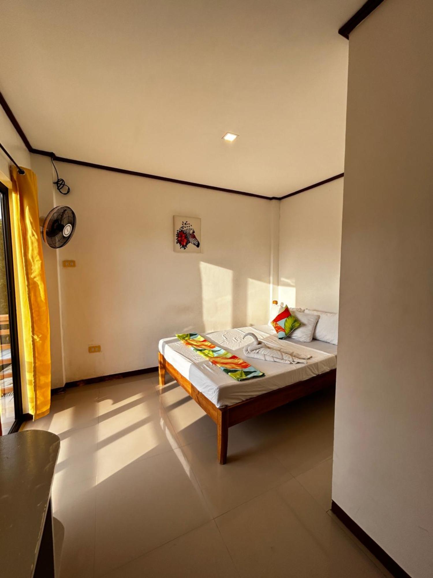 Brenmariel Tourist Inn 爱妮岛 外观 照片