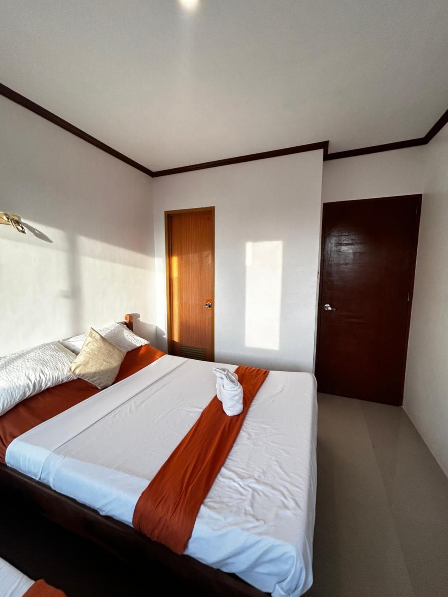 Brenmariel Tourist Inn 爱妮岛 外观 照片