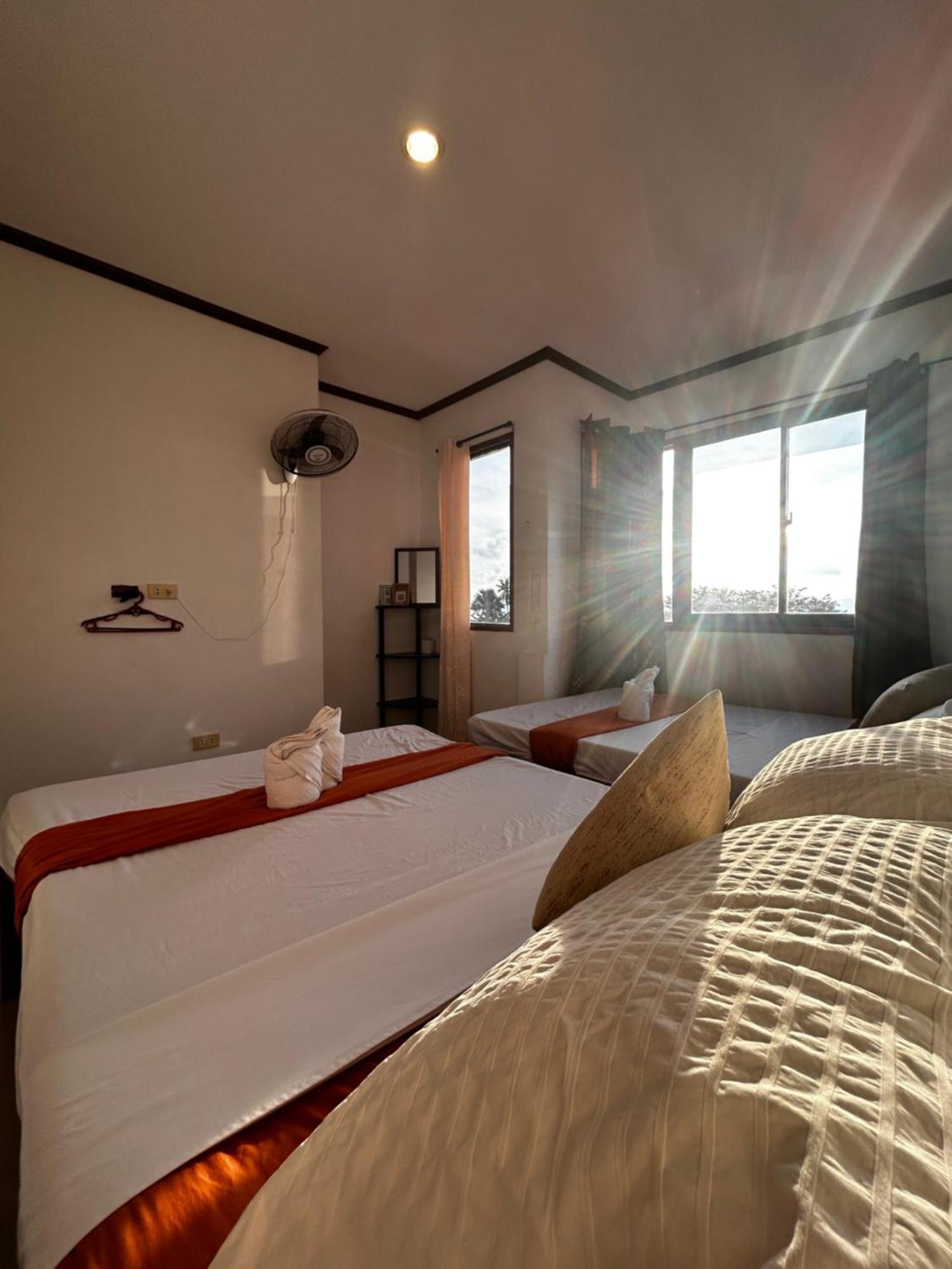 Brenmariel Tourist Inn 爱妮岛 外观 照片