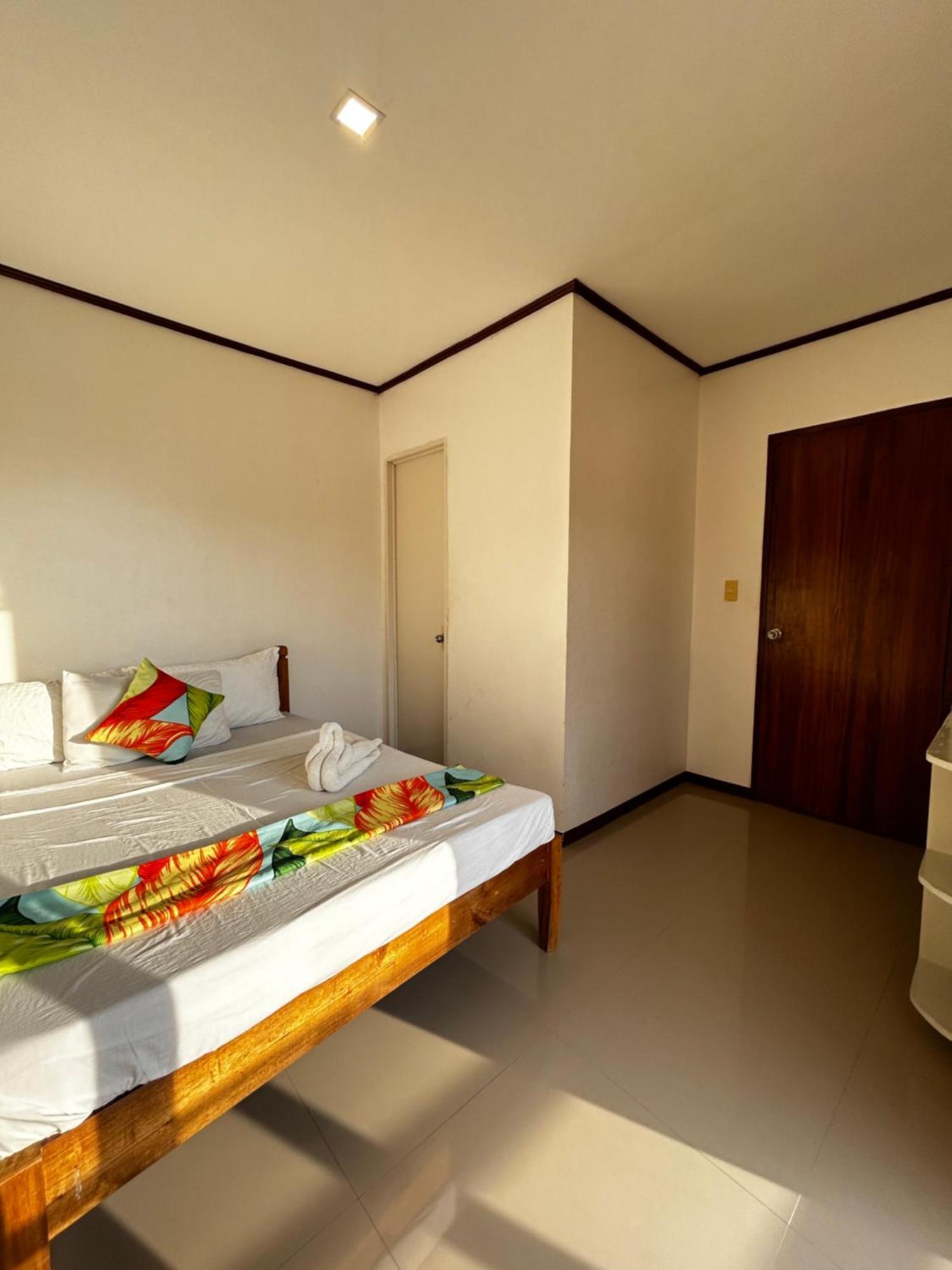 Brenmariel Tourist Inn 爱妮岛 外观 照片