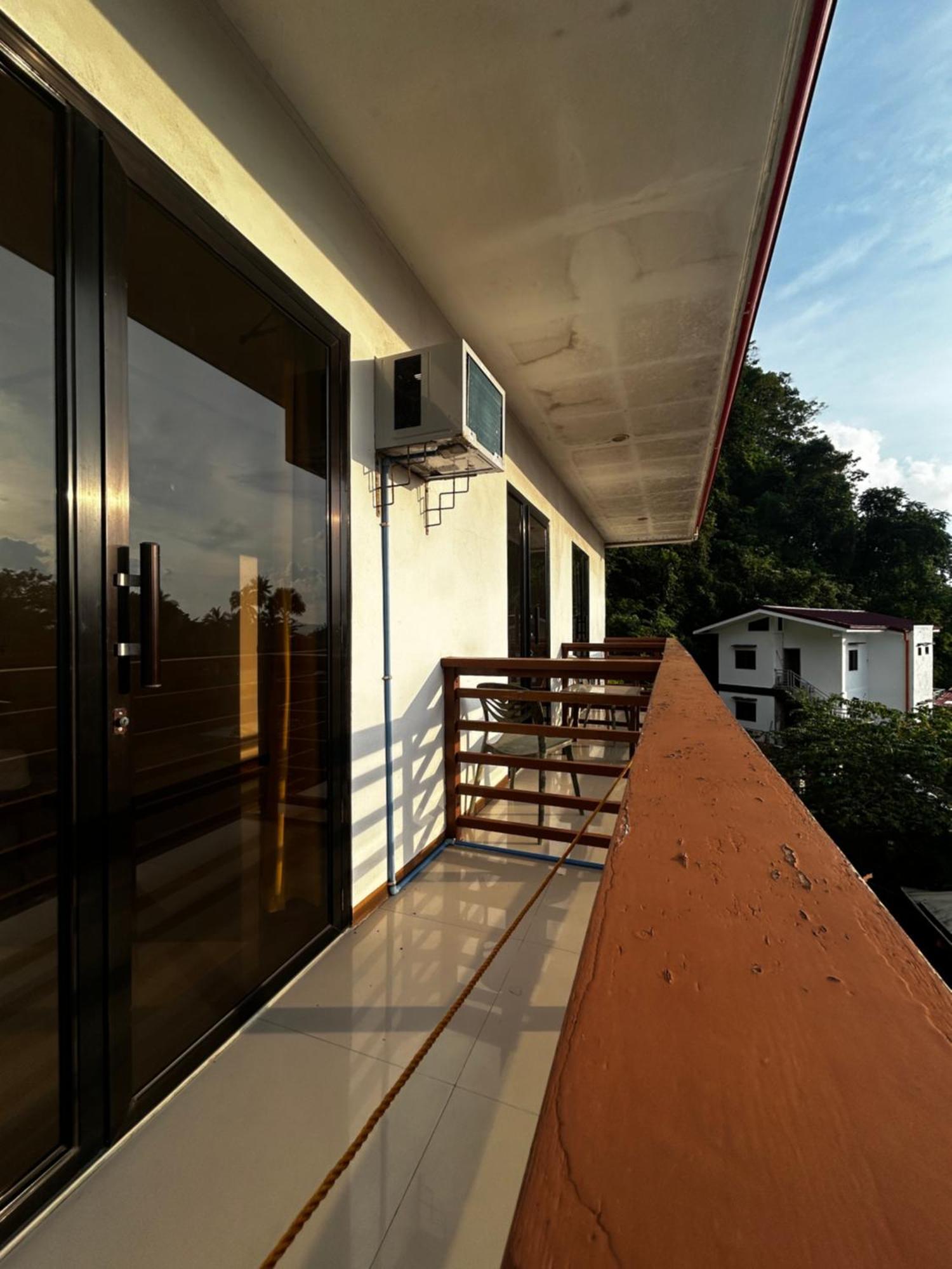 Brenmariel Tourist Inn 爱妮岛 外观 照片