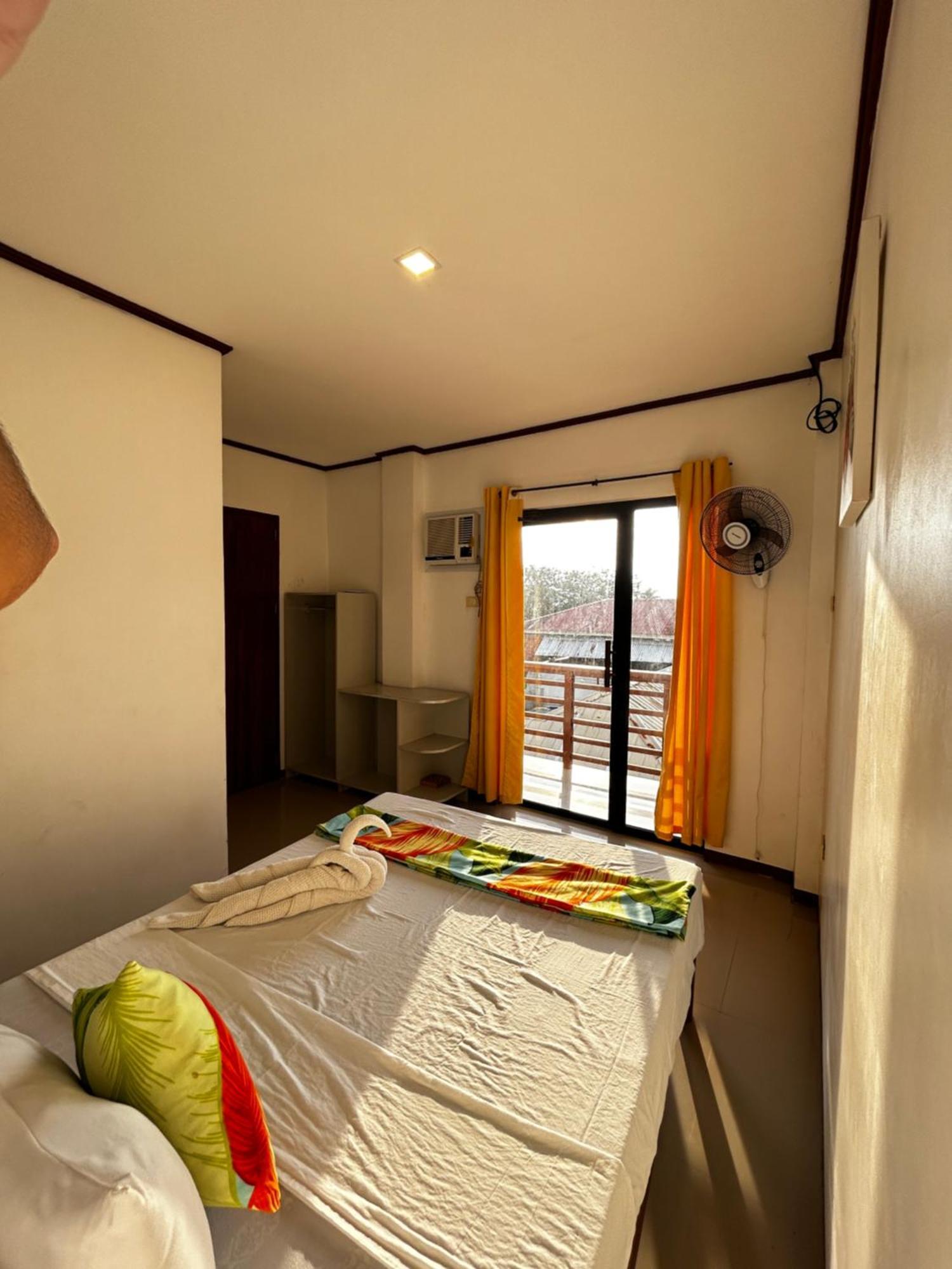Brenmariel Tourist Inn 爱妮岛 外观 照片